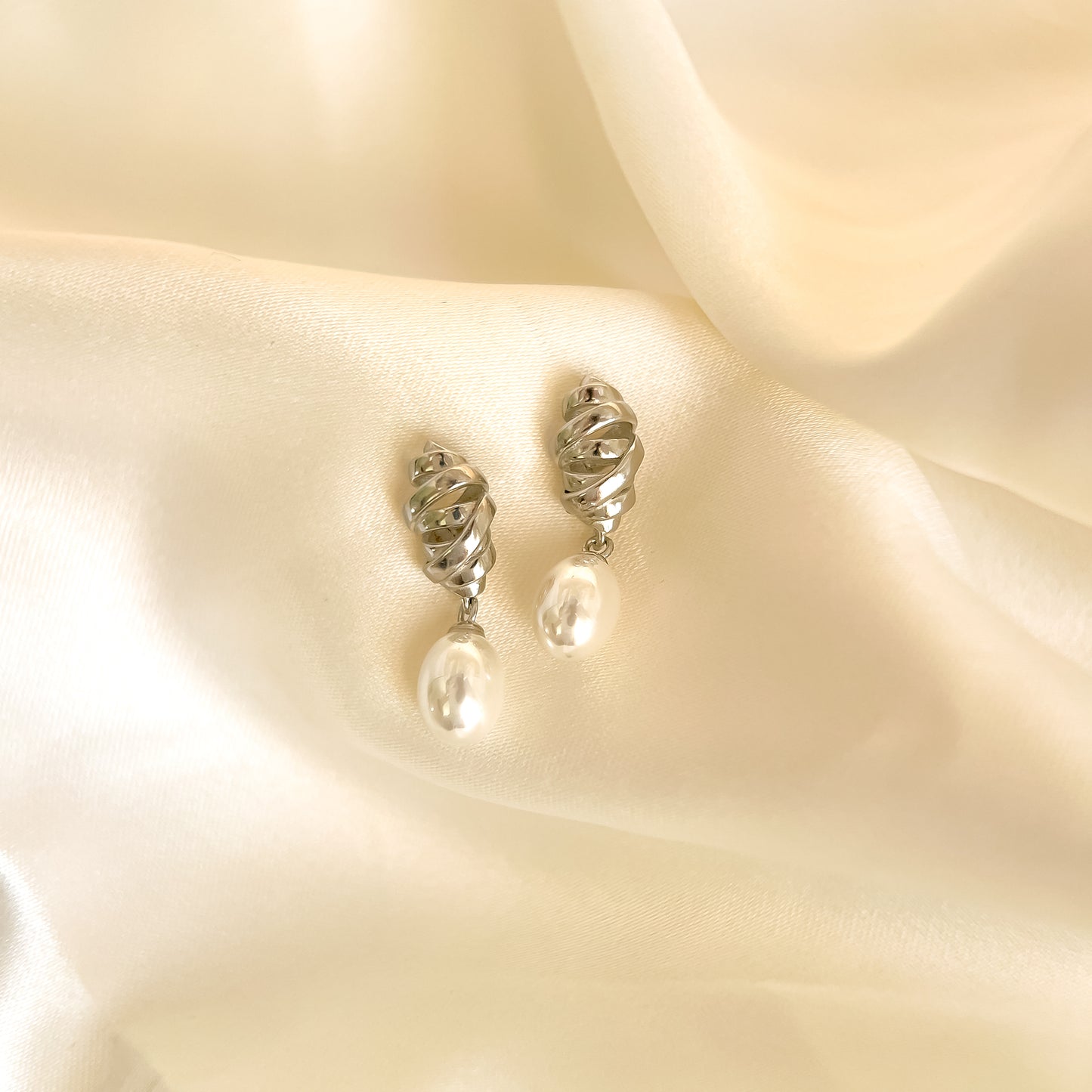 Knot Pearl Drop Earrings - A Timeless Gift for Mum