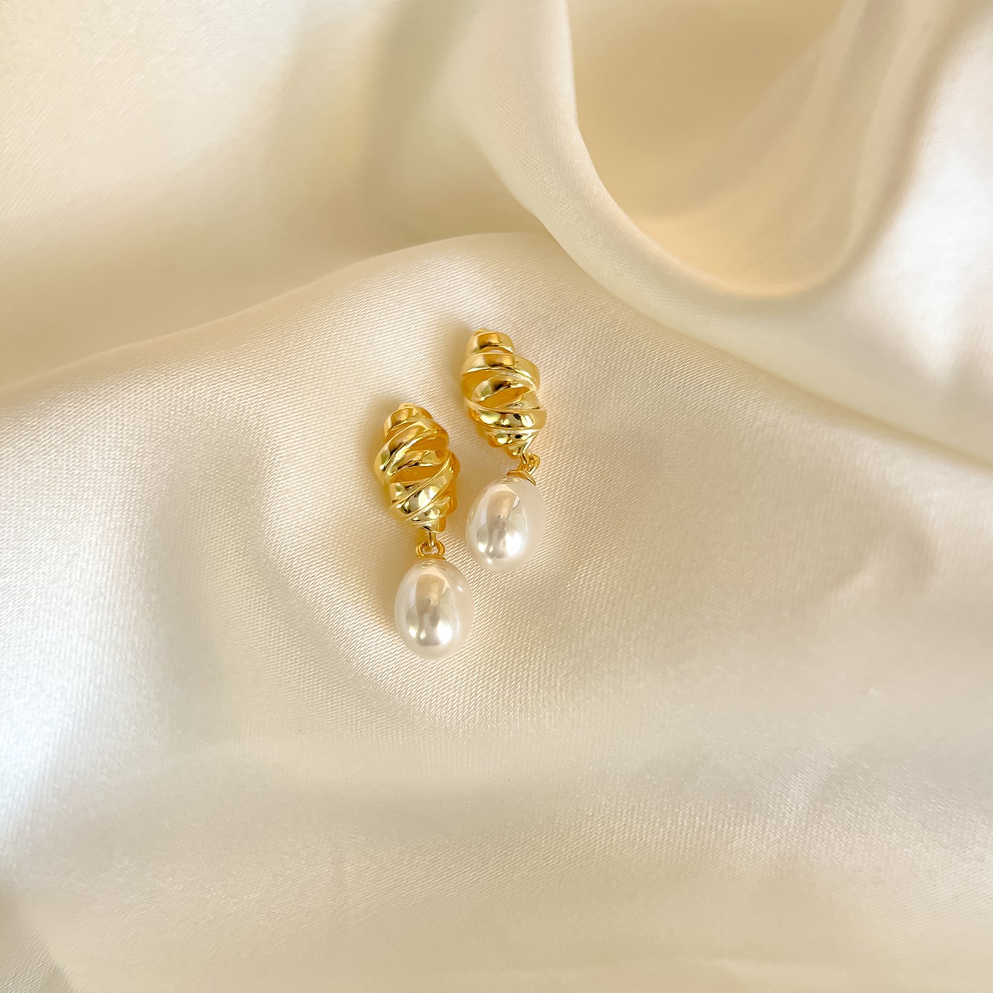 Knot Pearl Drop Earrings - A Timeless Gift for Mum